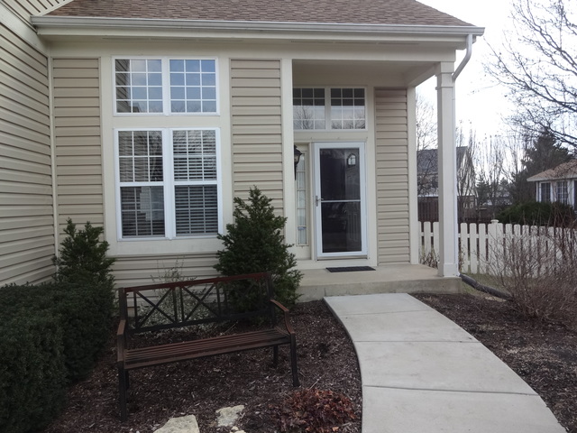 1361 Nightingale Ln, Bartlett, IL 60103 photo 2