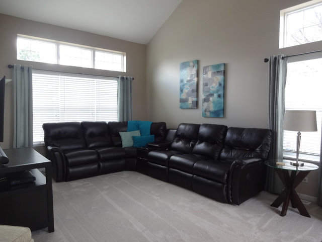 1361 Nightingale Ln, Bartlett, IL 60103 photo 4