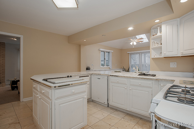 401 Blackhawk Rd, Riverside, IL 60546 photo 2