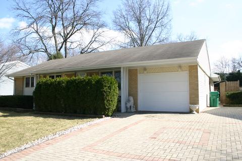 1121 Valley Stream Dr, Wheeling, IL 60090 photo 2
