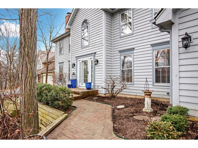 1380 Champion Forest Ct, Wheaton, IL 60187 photo 3
