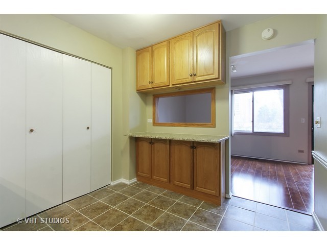 2519 Honeysuckle Ln, Rolling Meadows, IL 60008 photo 4