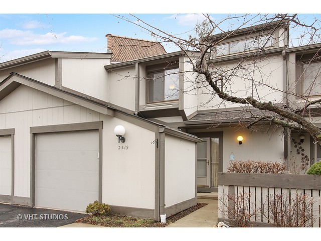 2519 Honeysuckle Ln, Rolling Meadows, IL 60008 photo 1