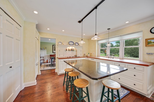 2 Dover Dr, Oak Brook, IL 60523 photo 4