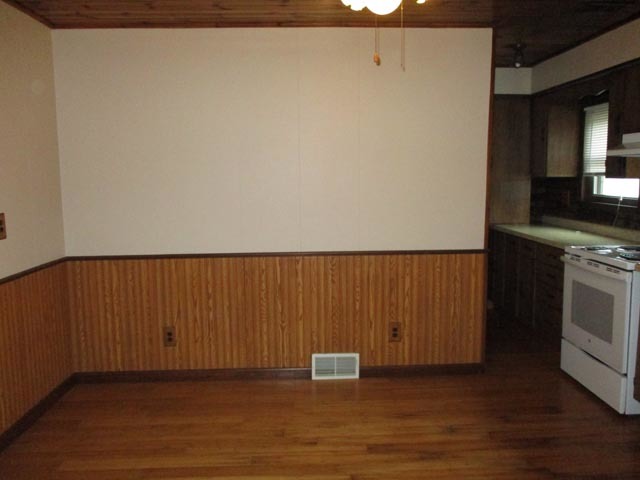 120 E 5th St, Spring Valley, IL 61362 photo 9