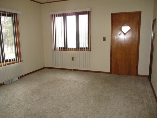 120 E 5th St, Spring Valley, IL 61362 photo 2