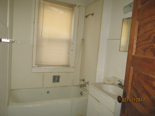 1423 E Oak St, Kankakee, IL 60901 photo 4