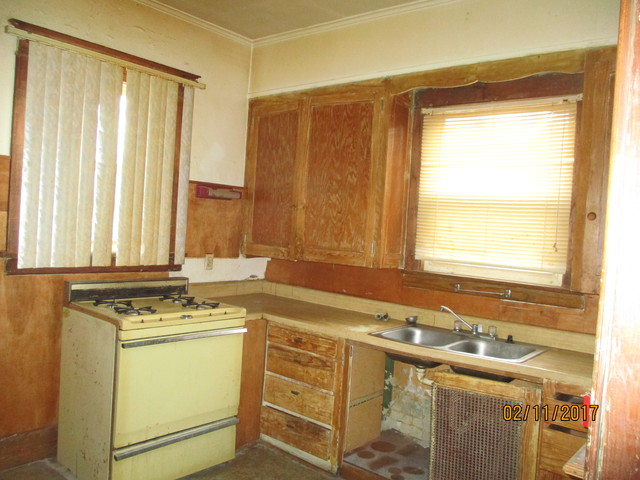 1423 E Oak St, Kankakee, IL 60901 photo 2