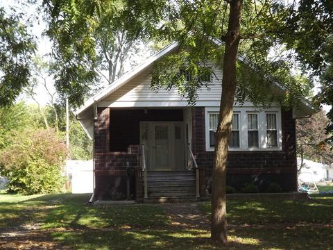 512 E Oak St, Watseka, IL 60970 photo 2