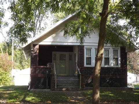 512 E Oak St, Watseka, IL 60970 photo 1