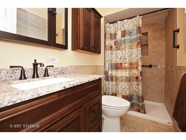 657 Eichler Dr, West Dundee, IL 60118 photo 9