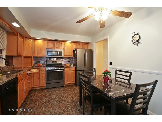 657 Eichler Dr, West Dundee, IL 60118 photo 7