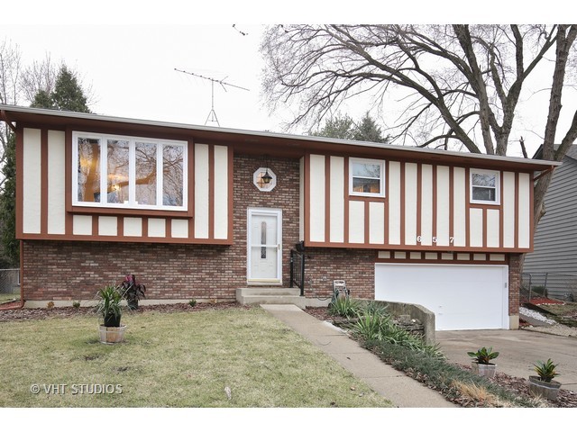 657 Eichler Dr, West Dundee, IL 60118 photo 1