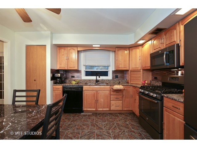 657 Eichler Dr, West Dundee, IL 60118 photo 5