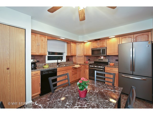 657 Eichler Dr, West Dundee, IL 60118 photo 6