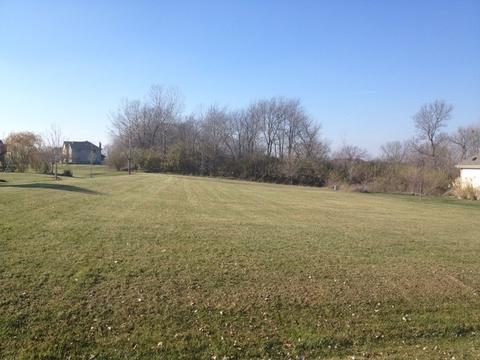 2410 Valley View Dr, Kankakee, IL 60901 photo 1