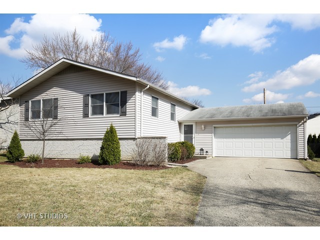 105 Coral Ln, Wheeling, IL 60090 photo 1