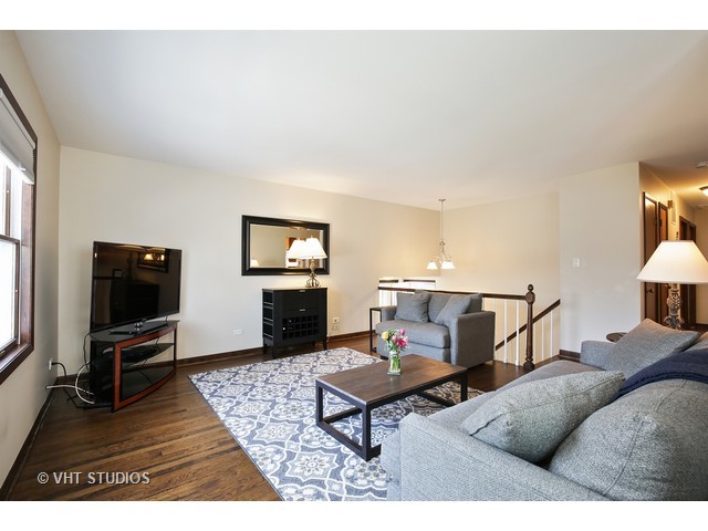 105 Coral Ln, Wheeling, IL 60090 photo 2