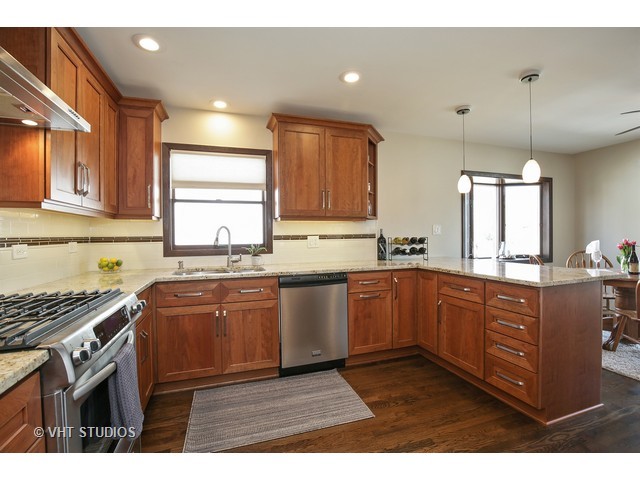 105 Coral Ln, Wheeling, IL 60090 photo 4