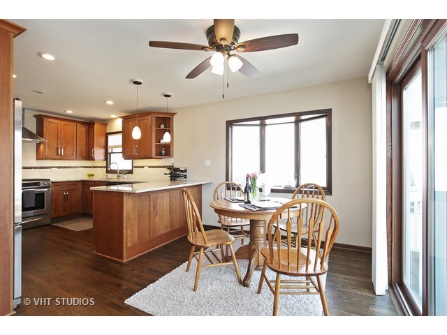 105 Coral Ln, Wheeling, IL 60090 photo 5