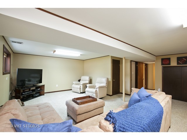 105 Coral Ln, Wheeling, IL 60090 photo 6