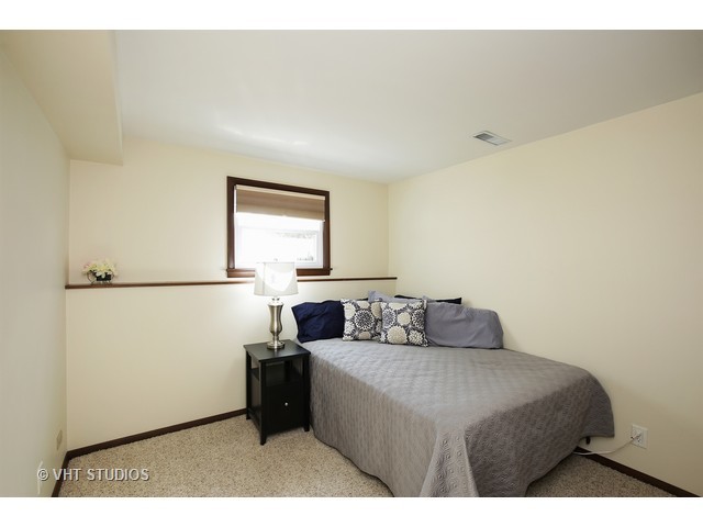 105 Coral Ln, Wheeling, IL 60090 photo 11