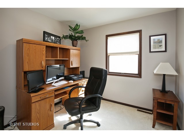105 Coral Ln, Wheeling, IL 60090 photo 10