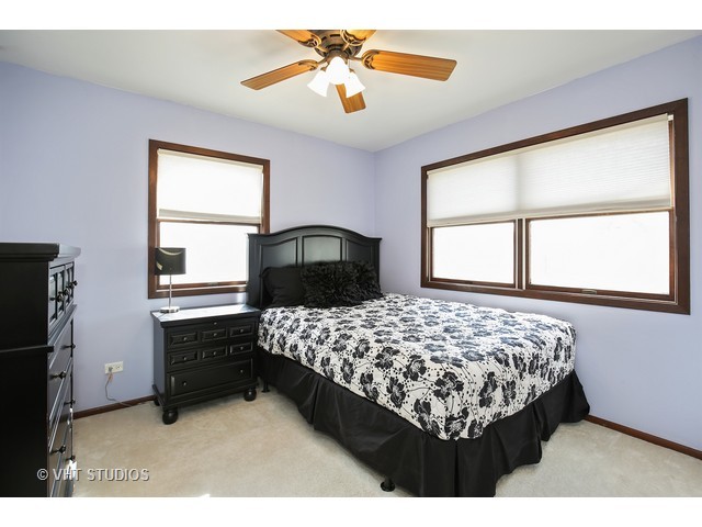 105 Coral Ln, Wheeling, IL 60090 photo 9