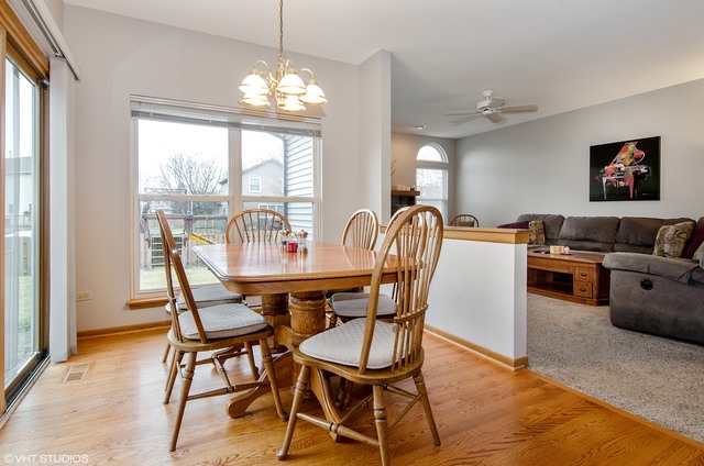 810 Hackberry Ln, Algonquin, IL 60102 photo 3
