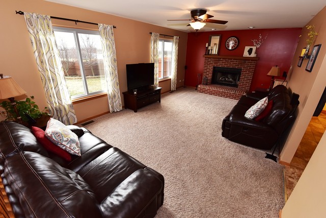 5708 Brosam Dr, Plainfield, IL 60586 photo 5