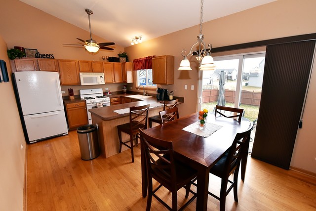 5708 Brosam Dr, Plainfield, IL 60586 photo 3