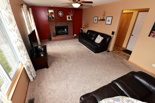 5708 Brosam Dr, Plainfield, IL 60586 photo 4