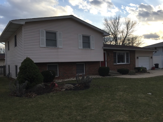 820 26th St, Peru, IL 61354 photo 2