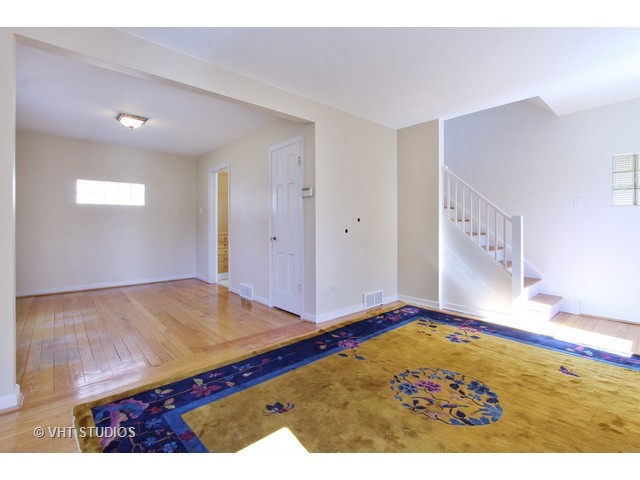 345 S Warrington Rd, Des Plaines, IL 60016 photo 3