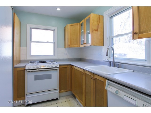 345 S Warrington Rd, Des Plaines, IL 60016 photo 4