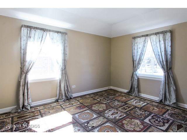 345 S Warrington Rd, Des Plaines, IL 60016 photo 6