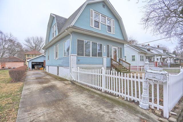 402 N Edwin St, Champaign, IL 61821 photo 2