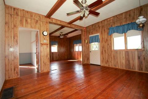 112 E 5th St, Tilton, IL 61833 photo 4