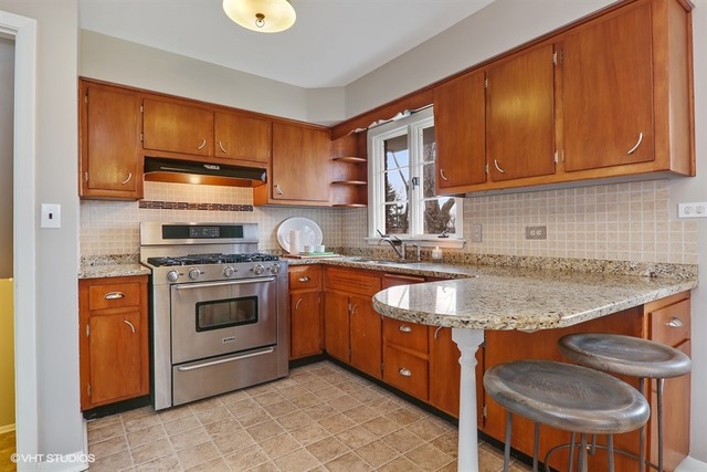 7802 Brookhaven Ave, Darien, IL 60561 photo 3
