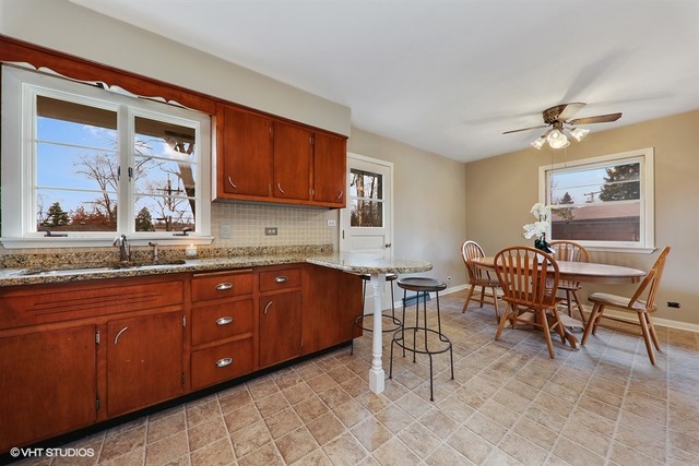 7802 Brookhaven Ave, Darien, IL 60561 photo 4