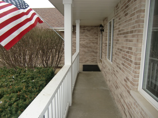 16745 W Apache Dr, Lockport, IL 60441 photo 2