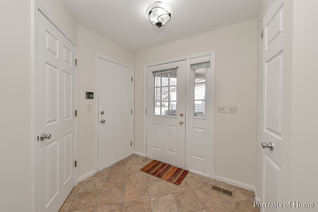 721 Ripple Brook Ln, Elgin, IL 60120 photo 4