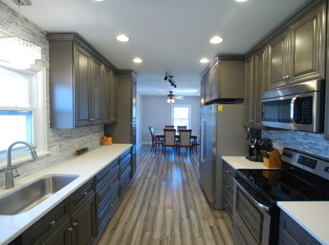 550 E 3rd St, Lockport, IL 60441 photo 3