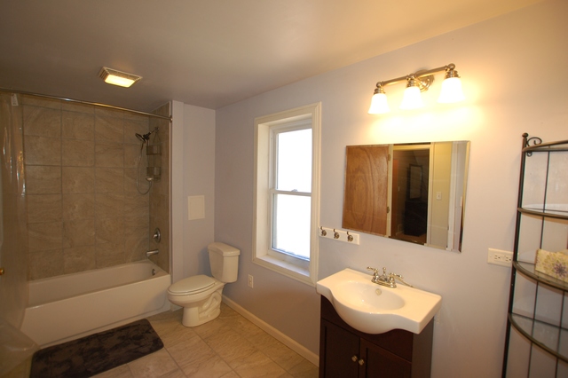 550 E 3rd St, Lockport, IL 60441 photo 12