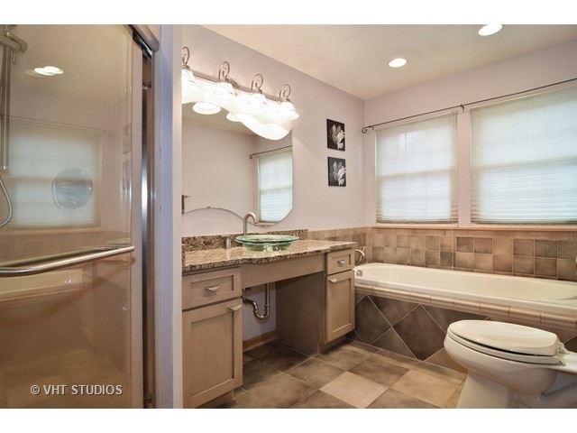255 Gatewood Ln, Bartlett, IL 60103 photo 10