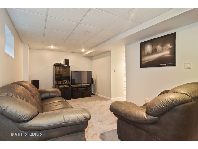 255 Gatewood Ln, Bartlett, IL 60103 photo 7