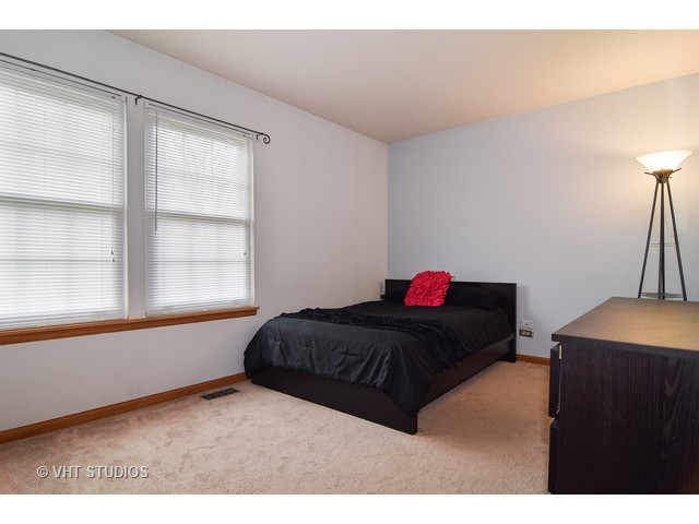 255 Gatewood Ln, Bartlett, IL 60103 photo 14
