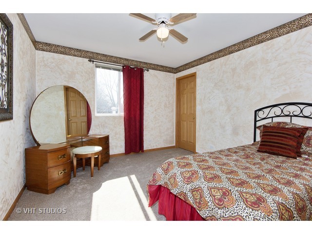 153 Eisenhower Dr, Oswego, IL 60543 photo 12