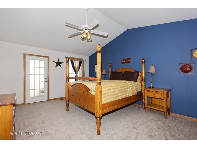 153 Eisenhower Dr, Oswego, IL 60543 photo 9