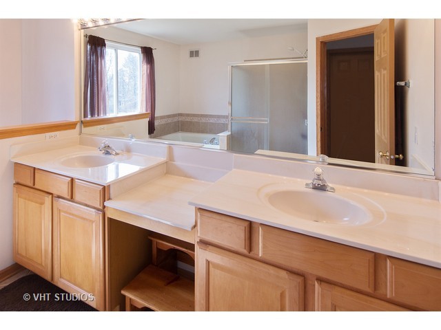153 Eisenhower Dr, Oswego, IL 60543 photo 10